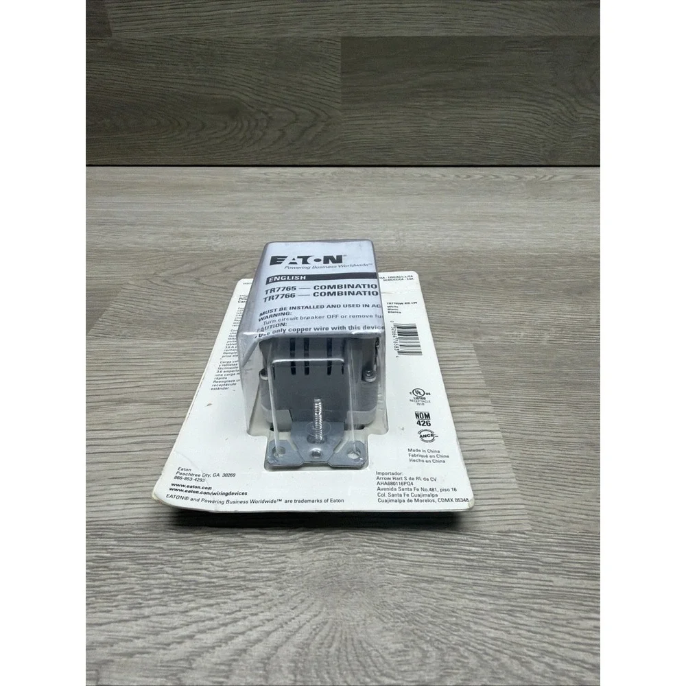 Eaton TR7765 Duplex Receptacle 15A 125V W/ (2) USB-A Charger, White, NEW IN BOX